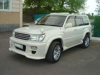 2000 Toyota Land Cruiser Photos