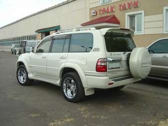 2000 Toyota Land Cruiser Pictures