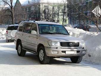 2000 Toyota Land Cruiser Photos