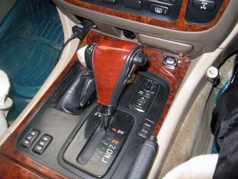 2000 Toyota Land Cruiser Photos
