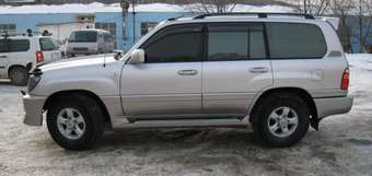 2000 Toyota Land Cruiser Photos