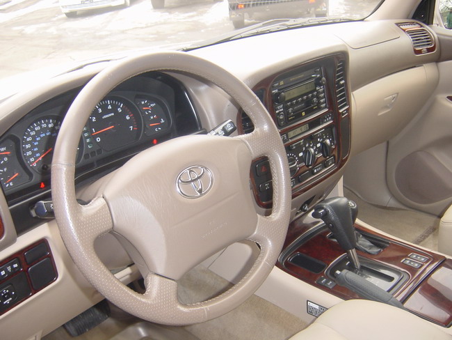 2001 Toyota Land Cruiser Pictures