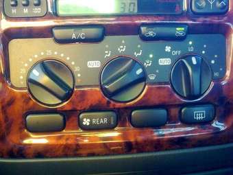 2001 Toyota Land Cruiser Pictures