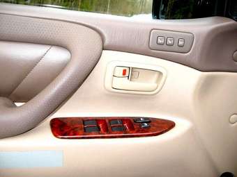 2001 Toyota Land Cruiser Photos
