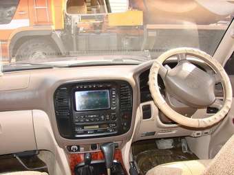 2001 Toyota Land Cruiser Pics