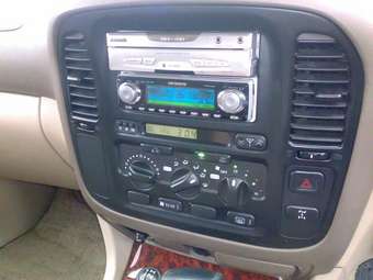 2001 Toyota Land Cruiser Pictures