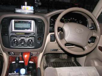 2001 Toyota Land Cruiser Photos