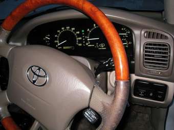2001 Toyota Land Cruiser Pictures