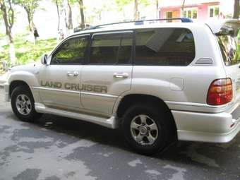 2001 Toyota Land Cruiser Pictures