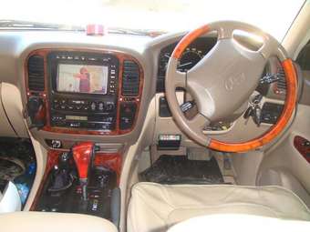 2001 Toyota Land Cruiser Photos