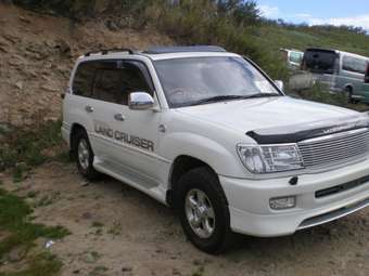 2001 Toyota Land Cruiser Pictures