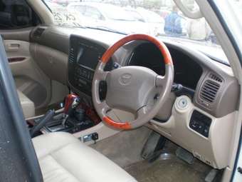 2001 Toyota Land Cruiser Photos