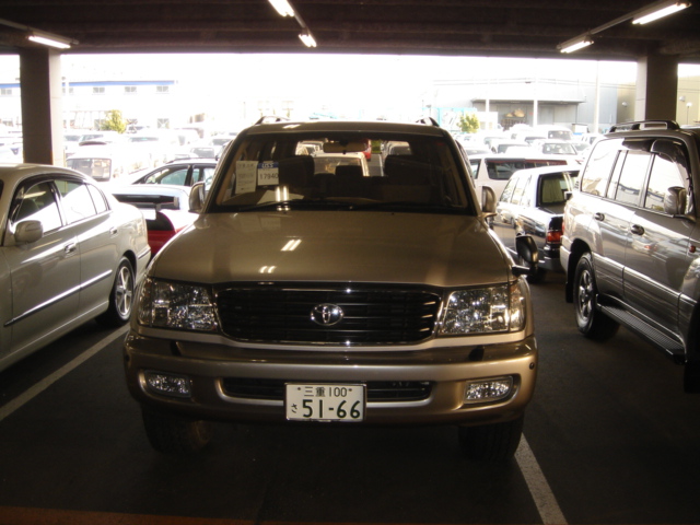 2002 Toyota Land Cruiser Photos