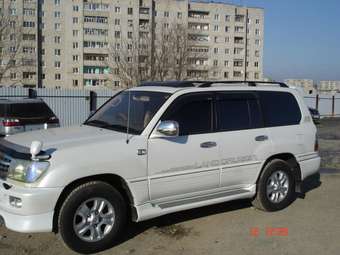 2002 Toyota Land Cruiser Pictures