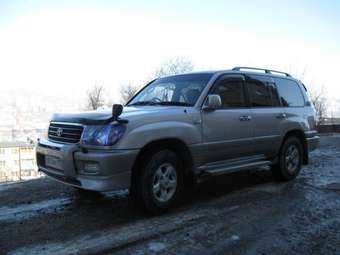 2002 Toyota Land Cruiser Photos