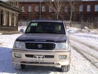 2002 Toyota Land Cruiser Pics