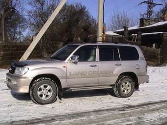 2002 Toyota Land Cruiser Pictures