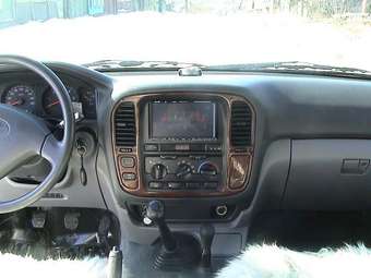 2002 Toyota Land Cruiser Pictures