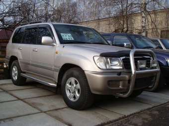 2002 Toyota Land Cruiser Photos