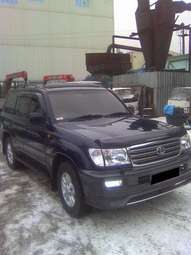 2002 Toyota Land Cruiser Pictures