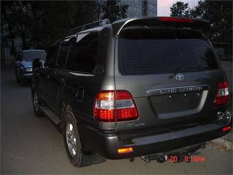 2002 Toyota Land Cruiser Photos