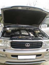 2002 Toyota Land Cruiser Pictures