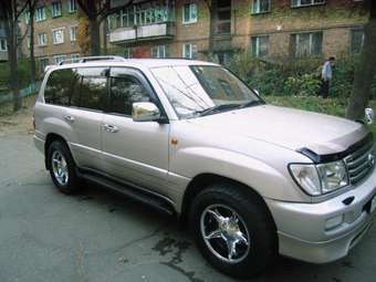 2002 Toyota Land Cruiser Pics