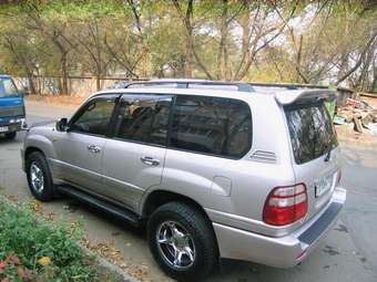 2002 Toyota Land Cruiser Pictures