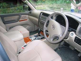 2002 Toyota Land Cruiser Pictures