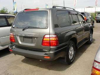 2002 Toyota Land Cruiser Photos