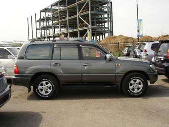 2002 Toyota Land Cruiser Pictures