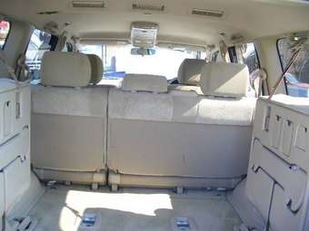 2002 Toyota Land Cruiser Pictures
