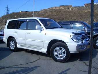 2002 Toyota Land Cruiser Photos