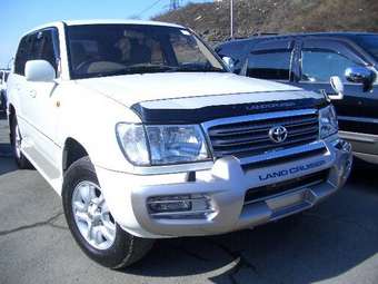 2002 Toyota Land Cruiser Pictures