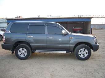 2002 Toyota Land Cruiser Photos