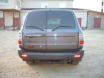 2002 Toyota Land Cruiser Photos