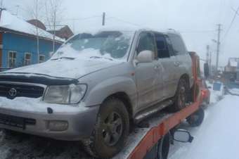 2002 Toyota Land Cruiser Photos