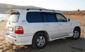 2002 Toyota Land Cruiser Pictures