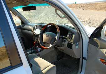 2002 Toyota Land Cruiser Pics
