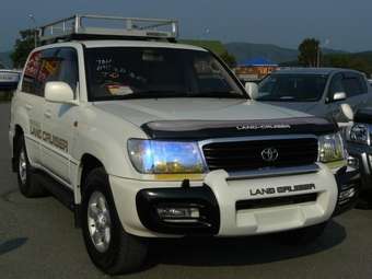 2002 Toyota Land Cruiser Photos