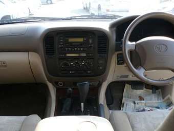 2002 Toyota Land Cruiser Pics