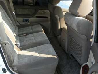 2002 Toyota Land Cruiser Pictures