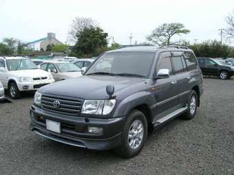 2002 Toyota Land Cruiser Photos