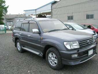 2002 Toyota Land Cruiser Photos