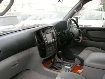 2002 Toyota Land Cruiser Photos