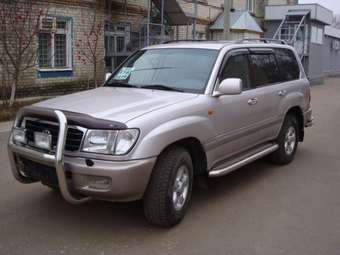 2002 Toyota Land Cruiser Pictures