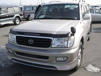 2002 Toyota Land Cruiser Pictures