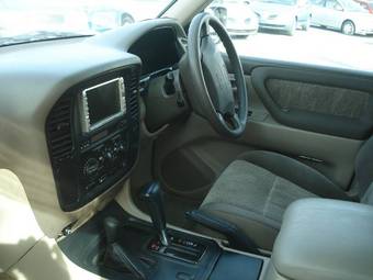 2002 Toyota Land Cruiser Pics