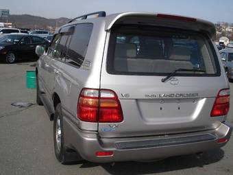 2002 Toyota Land Cruiser Pictures