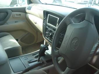 2002 Toyota Land Cruiser Photos